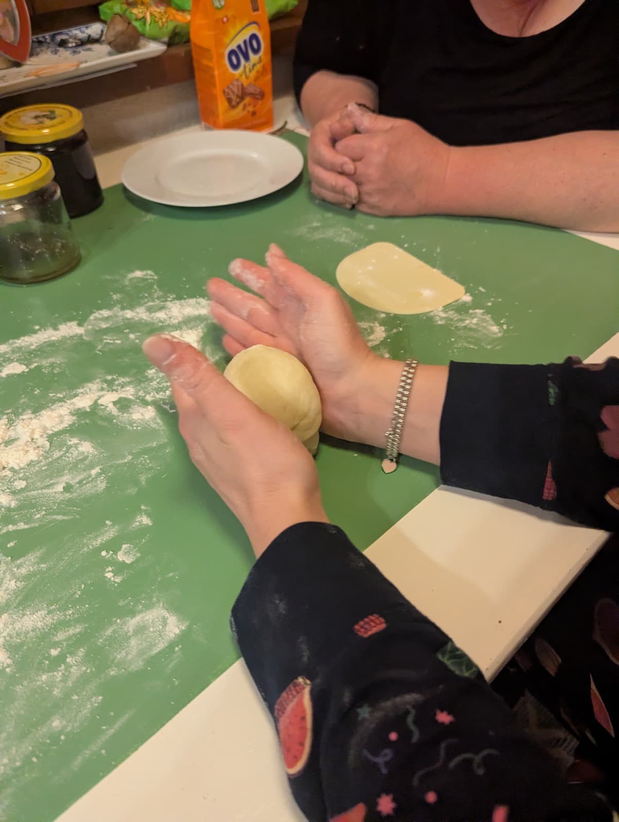 Rolling breadrolls